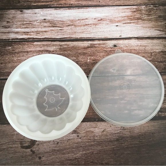 Tupperware Jello Mold Set, Measure Cups, water bottle containers - Picture 5 of 16